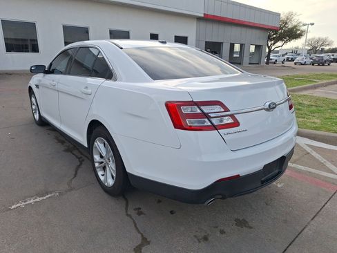 Used 2019 Ford Taurus SE image 4