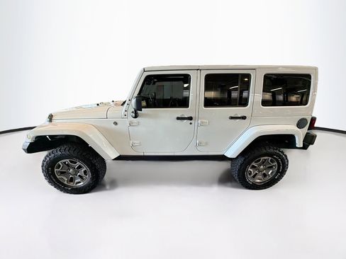 Used 2017 Jeep Wrangler Unlimited Sahara w/ Connectivity Group AWD/4WD image 4