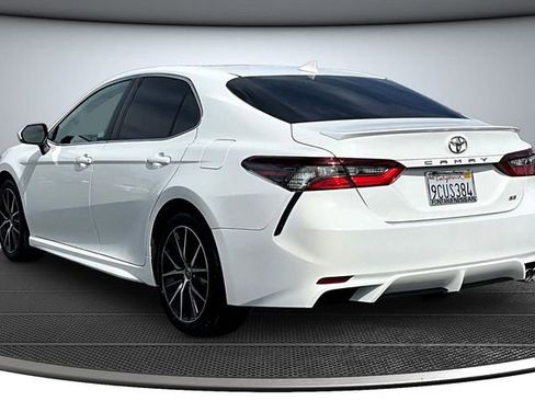 Used 2022 Toyota Camry SE image 4