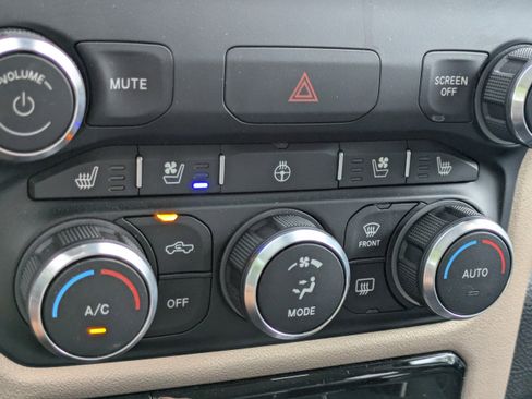 Used 2022 RAM 1500 Laramie AWD/4WD image 26