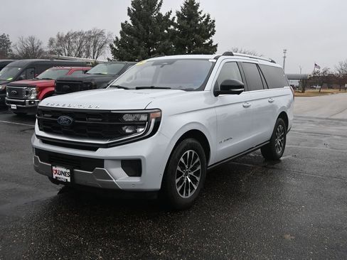 Used 2025 Ford Expedition Max Platinum image 3