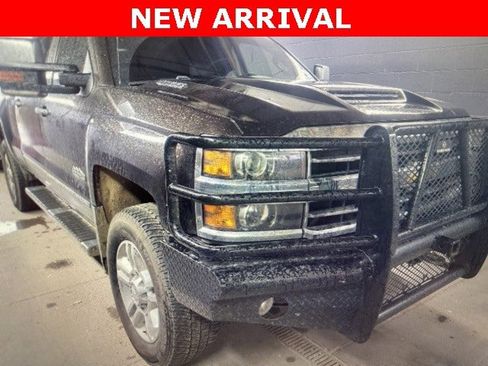 Used 2018 Chevrolet Silverado 2500 High Country w/ Duramax Plus Package image 11