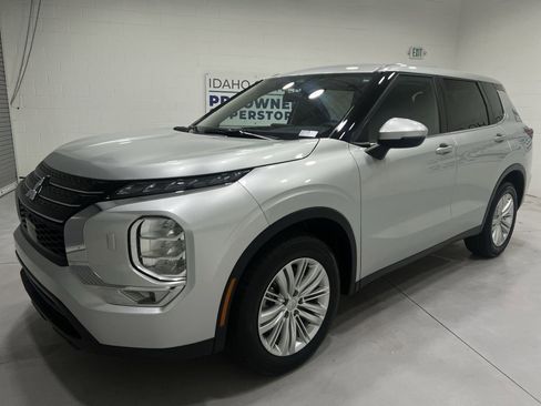 Used 2024 Mitsubishi Outlander ES AWD/4WD image 4