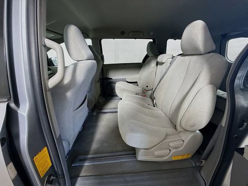 Used 2013 Toyota Sienna LE image 21