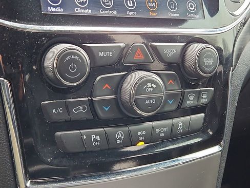 Used 2020 Jeep Grand Cherokee Altitude image 18