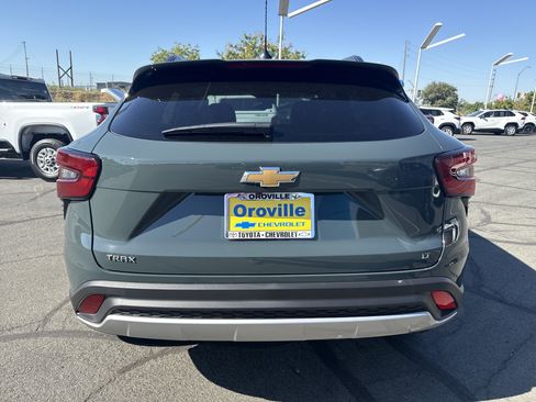 New 2026 Chevrolet Trax LT w/ LT Convenience Package FWD image 4