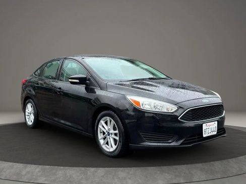 Used 2017 Ford Focus SE image 3