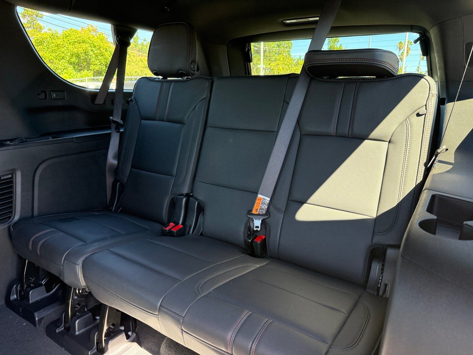 Used 2025 Chevrolet Suburban RST w/ Comfort Package AWD/4WD image 21