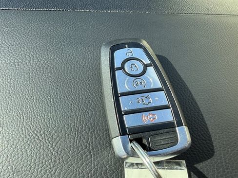 Used 2018 Ford Edge SEL w/ Equipment Group 201A AWD/4WD image 48