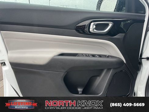 Used 2024 Jeep Compass Limited image 5