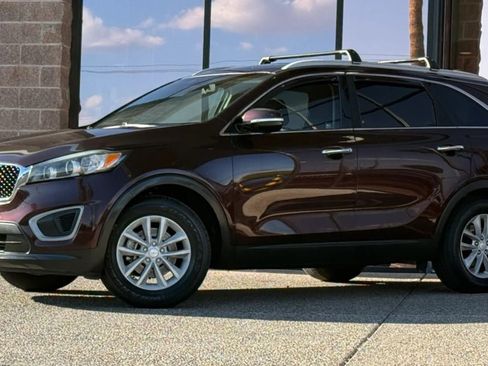 Used 2016 Kia Sorento FWD w/ LX Convenience Package image 3