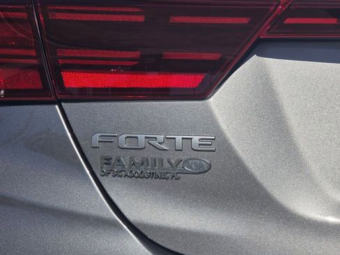 Used 2022 Kia Forte GT image 27