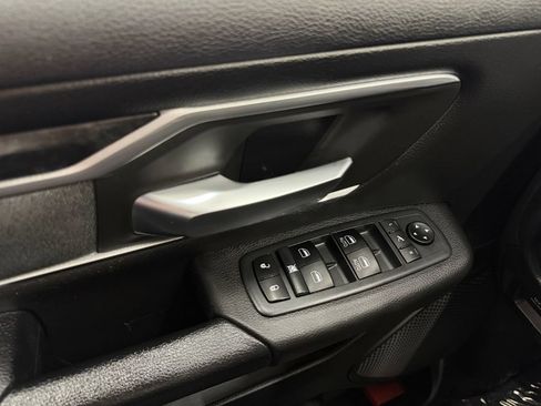 Used 2019 RAM 1500 Big Horn AWD/4WD image 11