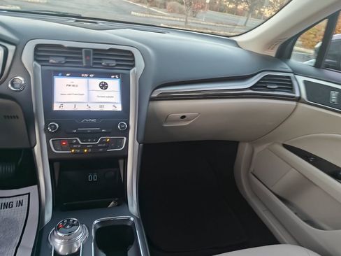 Used 2019 Ford Fusion SEL image 20
