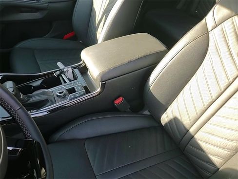 Used 2024 Kia Sorento SX Prestige image 19