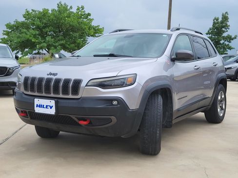 Used 2019 Jeep Cherokee Trailhawk AWD/4WD image 2