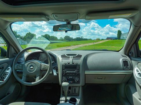 Used 2005 Chevrolet Malibu LT FWD image 9