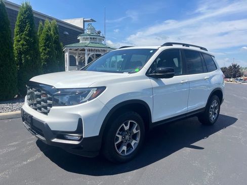 Used 2022 Honda Passport TrailSport image 2