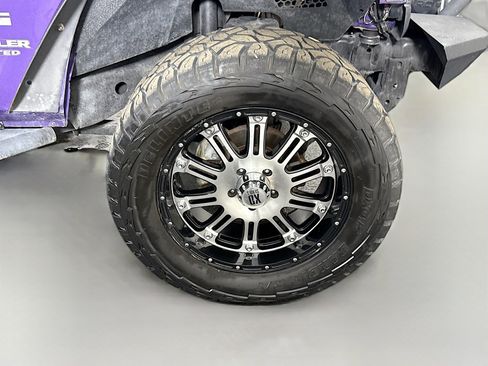 Used 2017 Jeep Wrangler Unlimited Sport w/ Connectivity Group AWD/4WD image 28