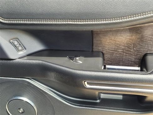 Used 2020 Ford Expedition Limited image 12