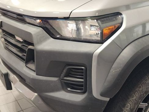 Used 2023 Chevrolet Colorado Trail Boss w/ Technology Package AWD/4WD image 8