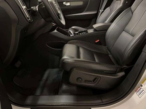 Used 2025 Volvo XC40 B5 Plus image 65