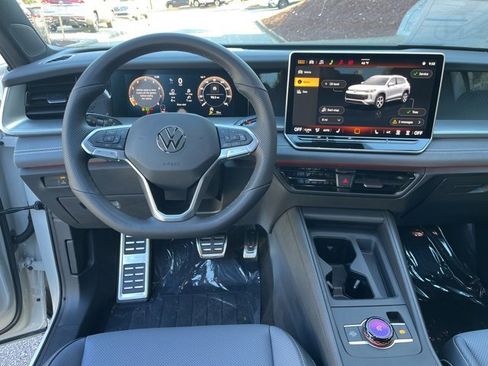 New 2026 Volkswagen Tiguan SE R-Line image 17