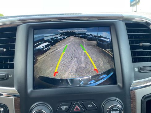 Used 2018 RAM 1500 Laramie w/ Convenience Group AWD/4WD image 16