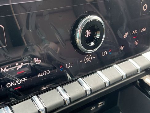 New 2025 GMC Yukon Elevation image 24