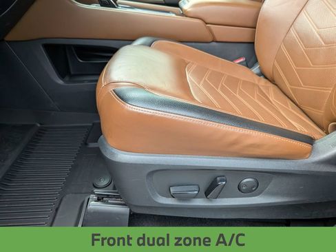 Used 2023 Nissan Pathfinder Platinum w/ Black Appearance Package FWD image 17