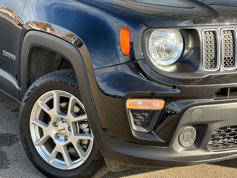 Used 2023 Jeep Renegade Latitude AWD/4WD image 31