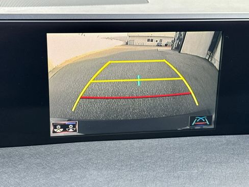 Used 2019 Lexus UX 200 image 18