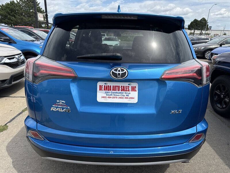 Used 2018 Toyota RAV4 XLE w/ Carpet Mat Package FWD image 6