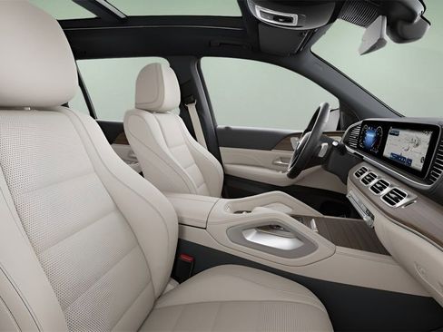 Used 2025 Mercedes-Benz GLS 450 4MATIC image 39