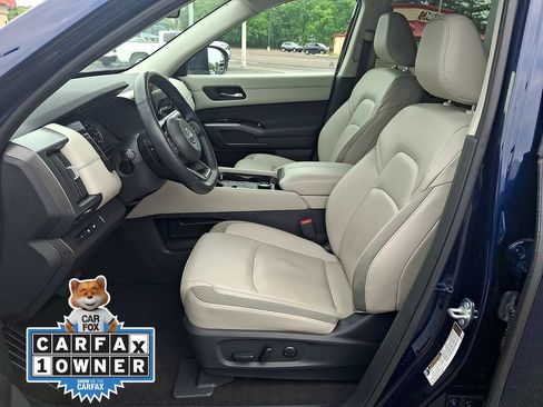 Used 2024 Nissan Pathfinder SL w/ Black Appearance Package AWD/4WD image 15
