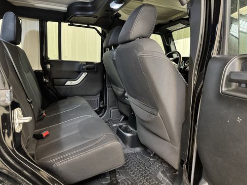 Used 2016 Jeep Wrangler Unlimited Sahara w/ Connectivity Group image 23