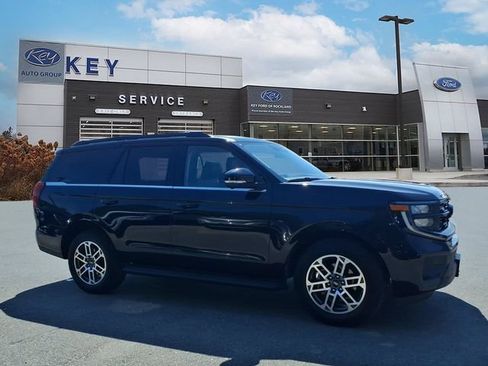 Used 2025 Ford Expedition Active AWD/4WD image 3