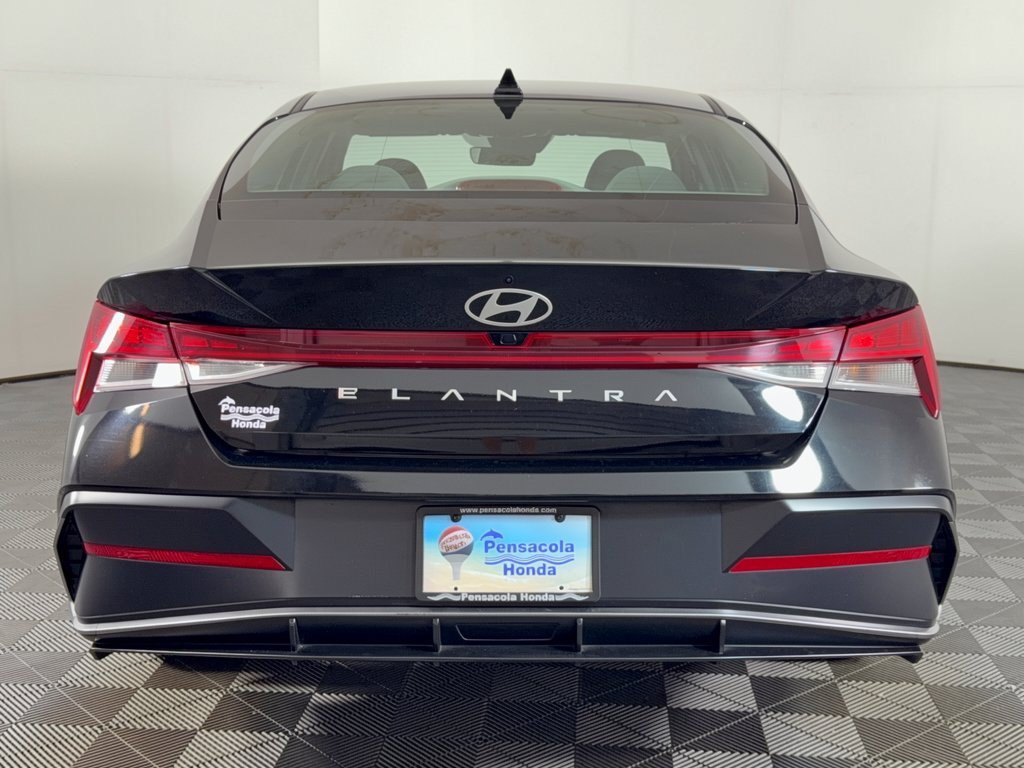 Used 2025 Hyundai Elantra SEL FWD image 11