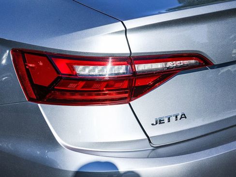 Used 2021 Volkswagen Jetta S w/ Driver Assistance Package image 9