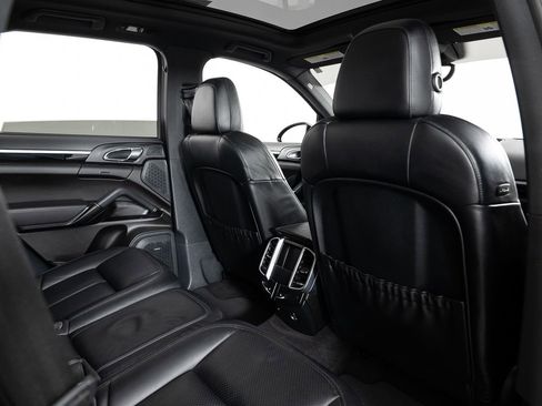 Used 2017 Porsche Cayenne S image 23