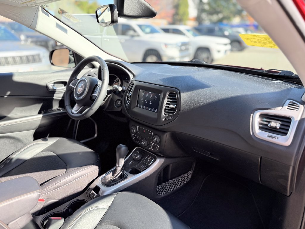 Used 2019 Jeep Compass Latitude w/ Popular Equipment Group AWD/4WD image 17