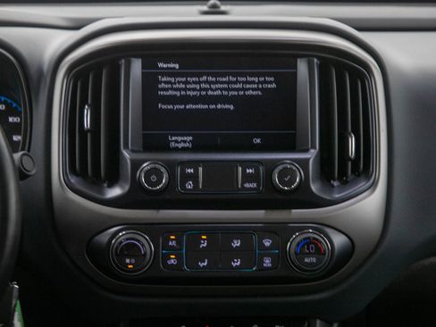 Used 2022 Chevrolet Colorado Z71 w/ Z71 Midnight Edition AWD/4WD image 15