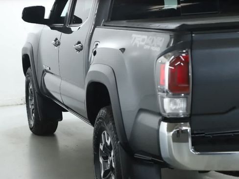 Certified 2023 Toyota Tacoma TRD Off-Road AWD/4WD image 40