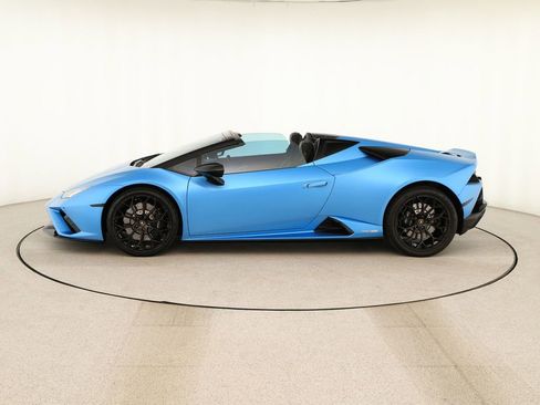 Used 2022 Lamborghini Huracan EVO image 2