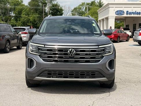 Used 2024 Volkswagen Atlas SEL AWD/4WD image 2