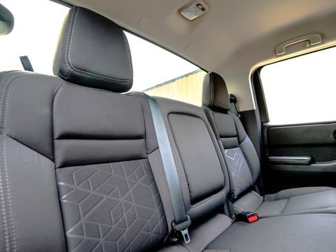 Used 2025 Nissan Frontier SV AWD/4WD image 34