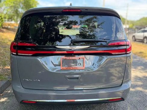 Used 2021 Chrysler Pacifica Touring FWD image 14