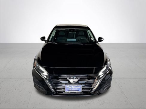 Used 2024 Nissan Altima 2.5 SV w/ SV Premium Package AWD/4WD image 3