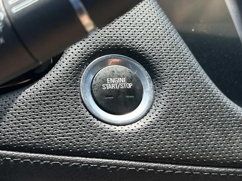 Used 2017 Cadillac XT5 FWD image 36