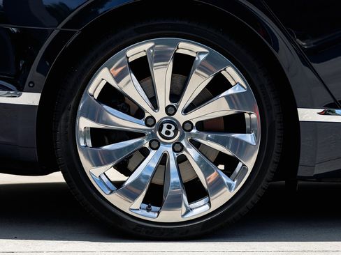 Certified 2024 Bentley Flying Spur V8 image 15